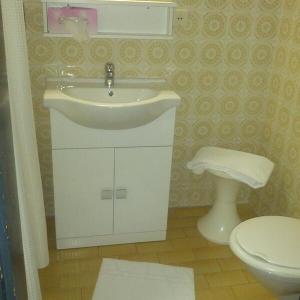 Unsere Einzelzimmer - Badezimmer